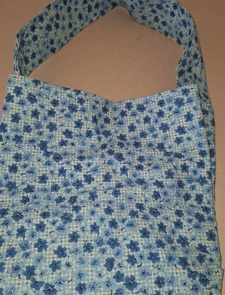 Tote - Cloth blue flower cloth design.